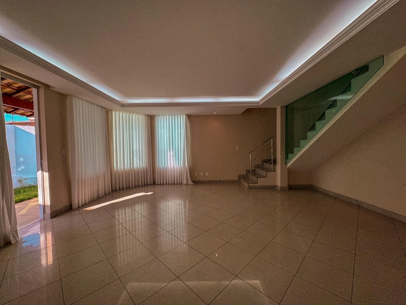LINDA CASA Á VENDA | BAIRRO CASTELO | LOTE 298M²: 15ª foto da galeria de imagens do imóvel