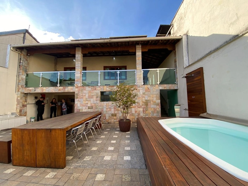 CASA l 4 QUARTOS l 1 SUITE |03 BANHEIROS | 06 VAGAS: 2ª foto da galeria de imagens do imóvel