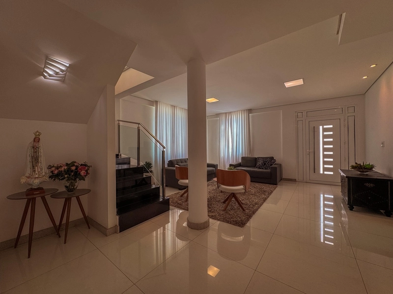 CASA l 6 QUARTOS l 03 BANHEIROS | SUITE| 05 VAGAS: 30ª foto da galeria de imagens do imóvel