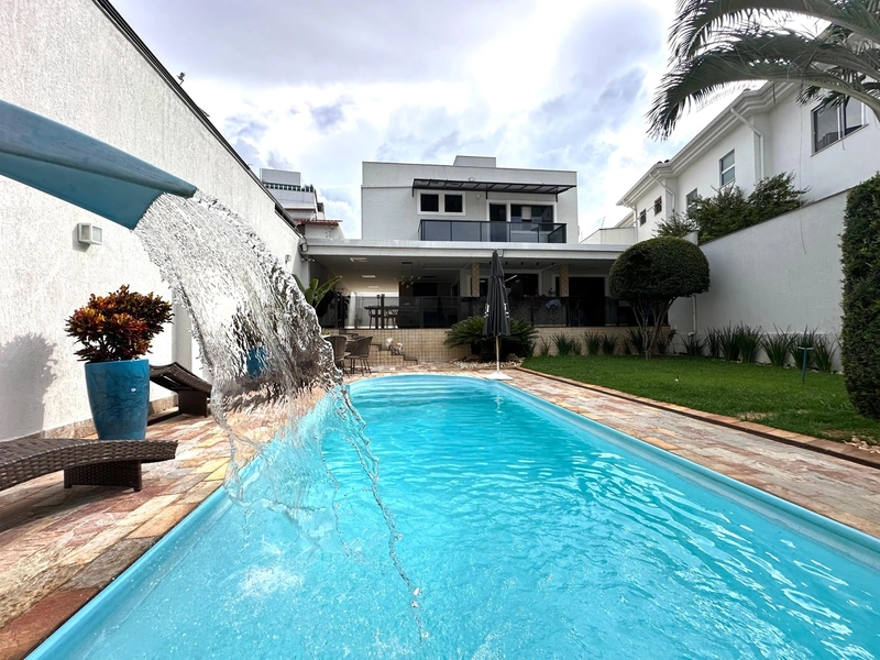 Belíssima casa com piscina | 04 Quartos | 01 Suíte |04 banheiros |: 1ª foto da galeria de imagens do imóvel
