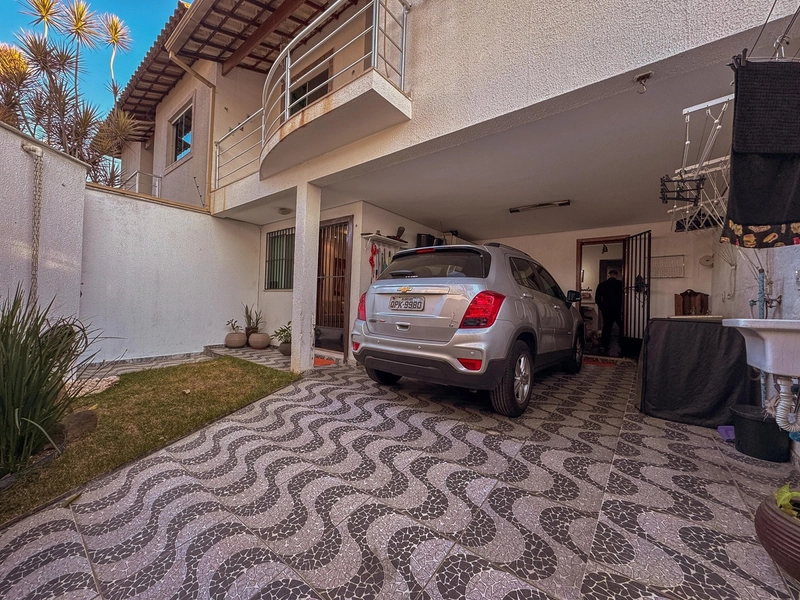 Belíssima Casa Geminada no Bairro Cabral | 170m² | 03 Quartos |: 1ª foto da galeria de imagens do imóvel