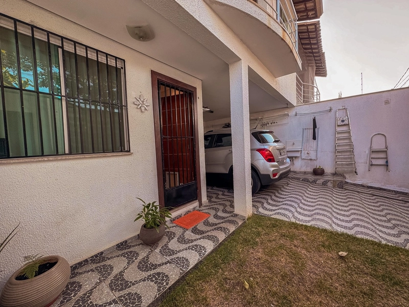 Belíssima Casa Geminada no Bairro Cabral | 170m² | 03 Quartos |: 2ª foto da galeria de imagens do imóvel