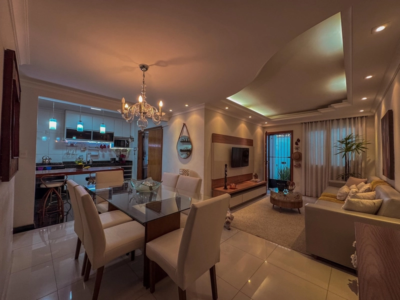Belíssima Casa Geminada no Bairro Cabral | 170m² | 03 Quartos |: 4ª foto da galeria de imagens do imóvel