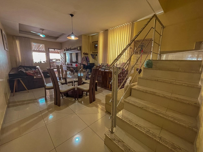 Belíssima Casa Geminada no Bairro Cabral | 250m² Construídos |: 8ª foto da galeria de imagens do imóvel