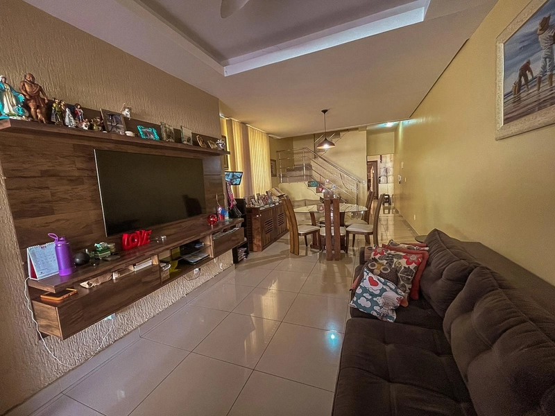 Belíssima Casa Geminada no Bairro Cabral | 250m² Construídos |: 6ª foto da galeria de imagens do imóvel