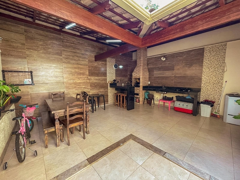 Belíssima Casa Geminada no Bairro Cabral | 250m² Construídos |: 4ª foto da galeria de imagens do imóvel