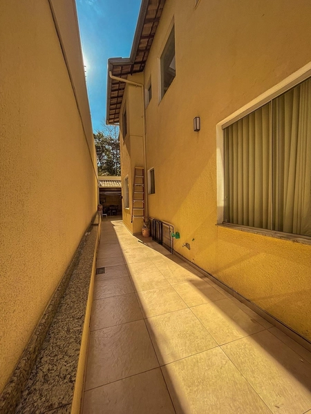Belíssima Casa Geminada no Bairro Cabral | 250m² Construídos |: 28ª foto da galeria de imagens do imóvel