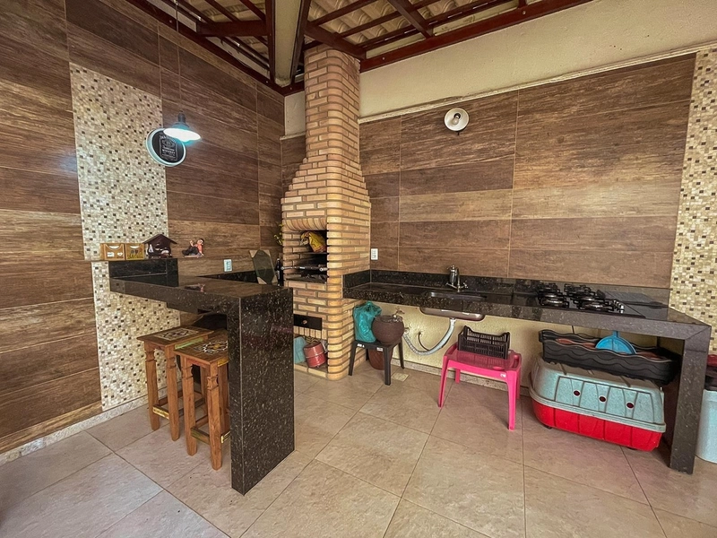 Belíssima Casa Geminada no Bairro Cabral | 250m² Construídos |: 3ª foto da galeria de imagens do imóvel