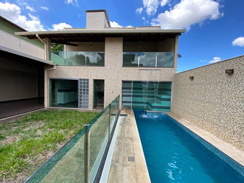 CASA NO BAIRRO BRAUNAS PAMPULHA | 04 QUARTOS | 04 BANHOS | LOTE 360M²: 3ª foto da galeria de imagens do imóvel