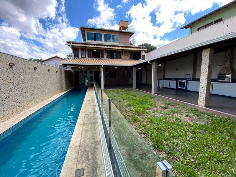 CASA NO BAIRRO BRAUNAS PAMPULHA | 04 QUARTOS | 04 BANHOS | LOTE 360M²