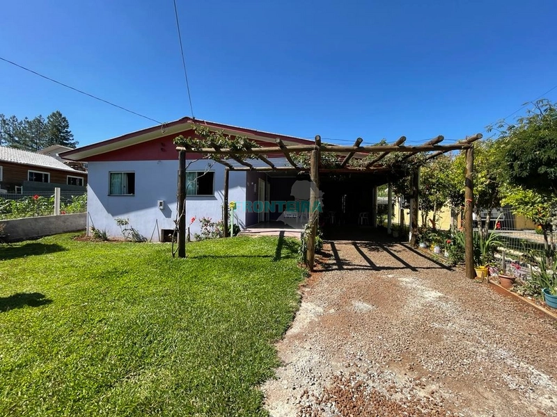Casa Ampla em Cruzinhas: 2ª foto da galeria de imagens do imóvel