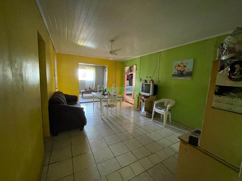 Casa Ampla em Cruzinhas: 3ª foto da galeria de imagens do imóvel