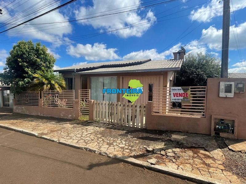Amplo Terreno com 2 Casas: 2ª foto da galeria de imagens do imóvel