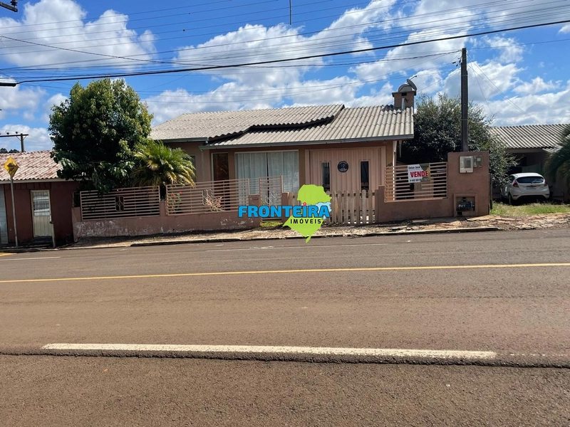 Amplo Terreno com 2 Casas: 1ª foto da galeria de imagens do imóvel