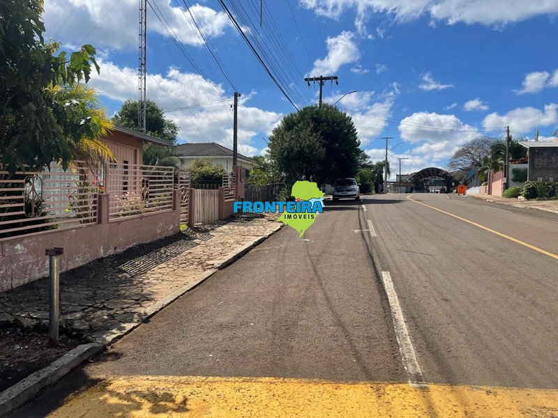 Amplo Terreno com 2 Casas: 3ª foto da galeria de imagens do imóvel