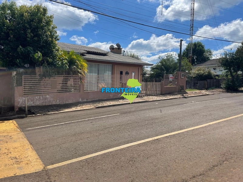 Amplo Terreno com 2 Casas: 8ª foto da galeria de imagens do imóvel