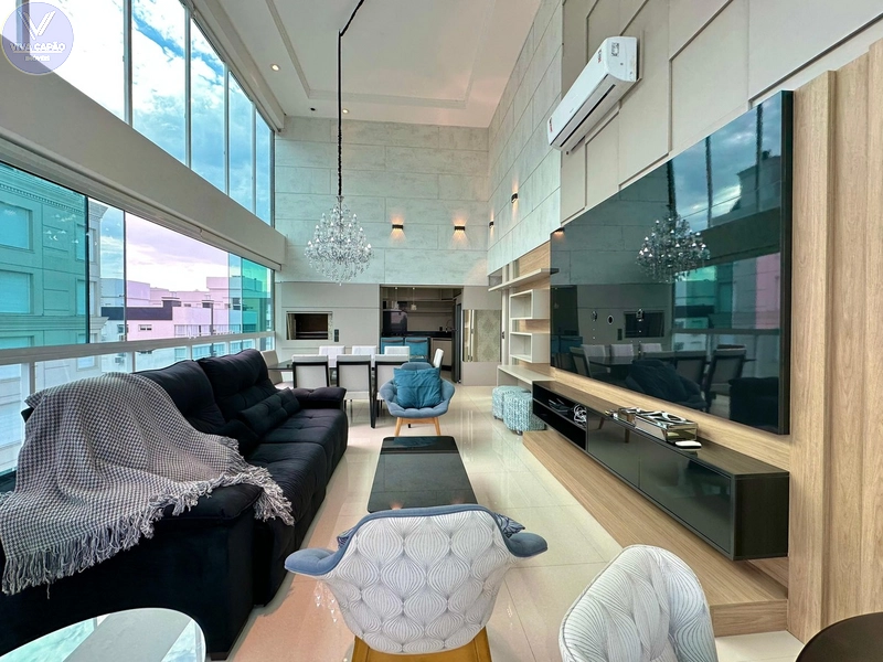 APARTAMENTO À VENDA, 1 QUADRA DO MAR, DE ESQUINA!