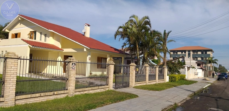 CASA COM PISCINA E 4 DORMITÓRIOS - CAPÃO DA CANOA - A. CENTRAL