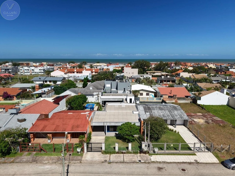 CASA MOBILIADA DECORADA NO CENTRO XANGRI-LÁ A POUCOS METROS DO MAR: 2ª foto da galeria de imagens do imóvel