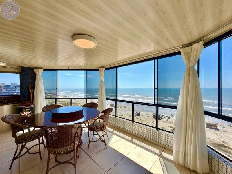 APARTAMENTO À VENDA COM VISTA PARA O MAR