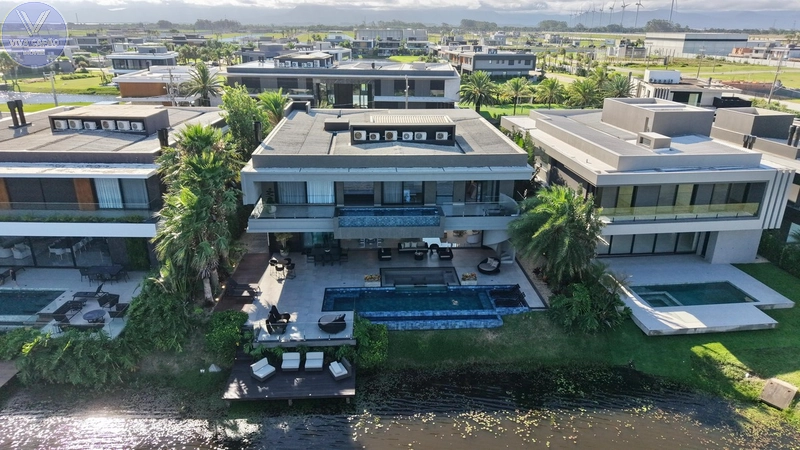 CONDOMÍNIO SENSE - MANSÃO COM VISTA FANTÁSTICA PARA O LAGO: 4ª foto da galeria de imagens do imóvel