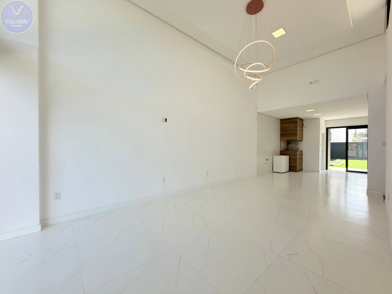 CASA COM 04 SUÍTES NO BAIRRO ARAÇÃO A 300 METROS DO MAR: 9ª foto da galeria de imagens do imóvel