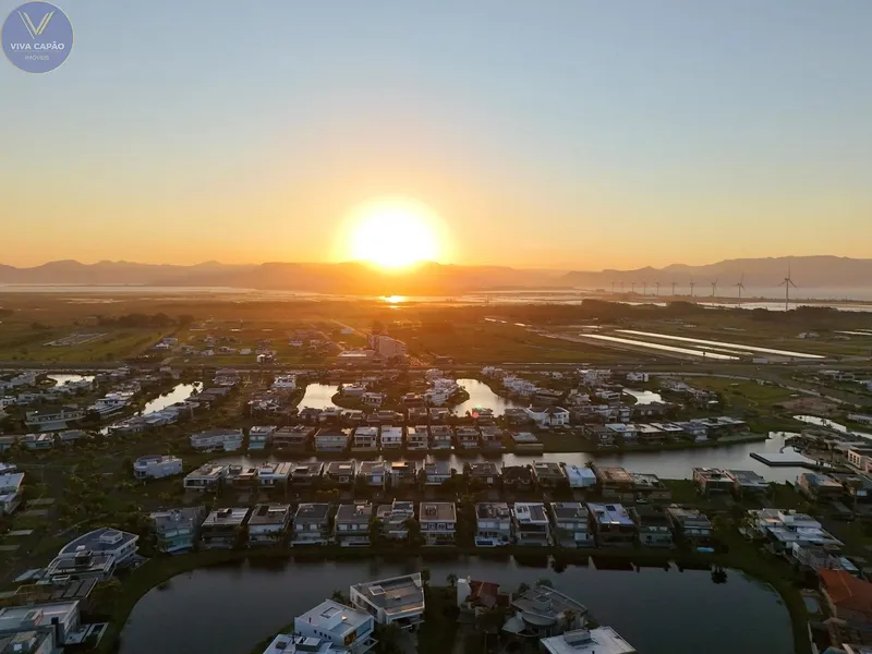 LINDO SOBRADO A BEIRA LAGO COM 5 SUÍTES: 13ª foto da galeria de imagens do imóvel