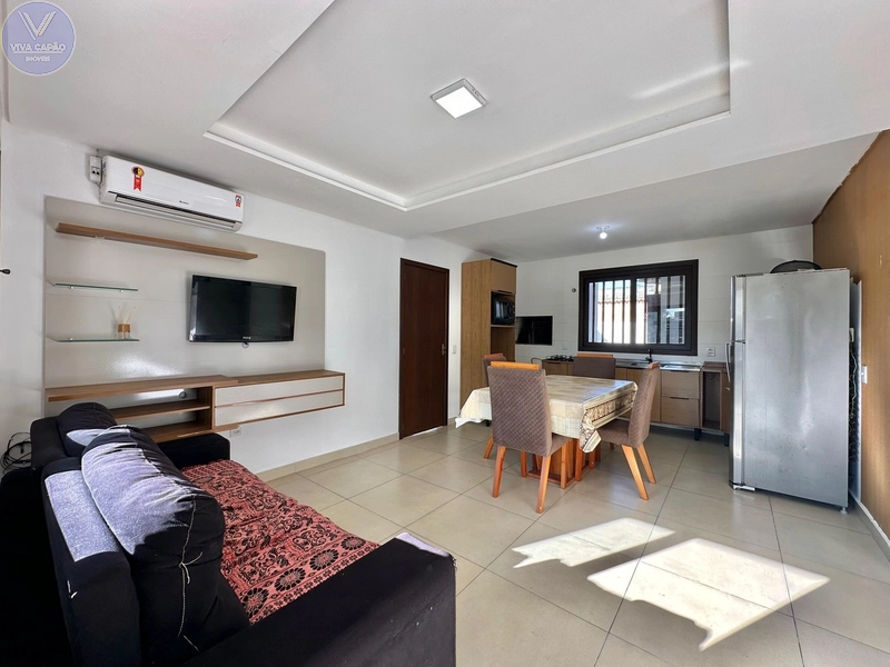 OPORTUNIDADE À VENDA CASA COM TERRENO INTEIRO