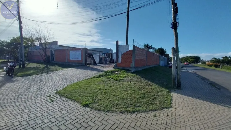 TERRENO DE ESQUINA TODO MURADO E PERTINHO DO CENTRO: 1ª foto da galeria de imagens do imóvel