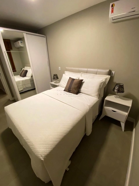 Amplo 1 dormitório no centro, mobiliado e decorado: 2ª foto da galeria de imagens do imóvel