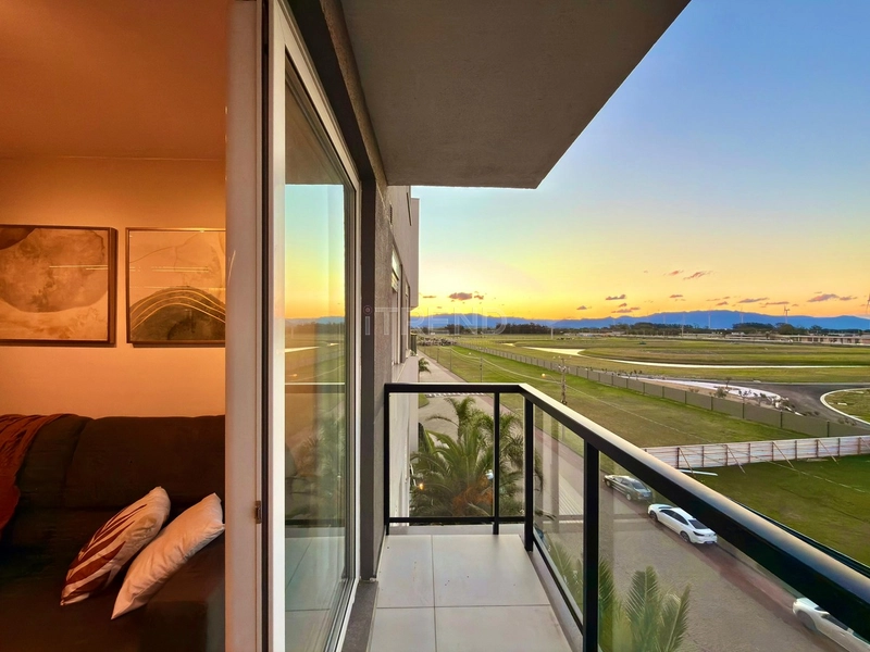 APARTAMENTO À VENDA EM XANGRI-LÁ - NOVIDADE MOBILIADO E DECORADO: 1ª foto da galeria de imagens do imóvel
