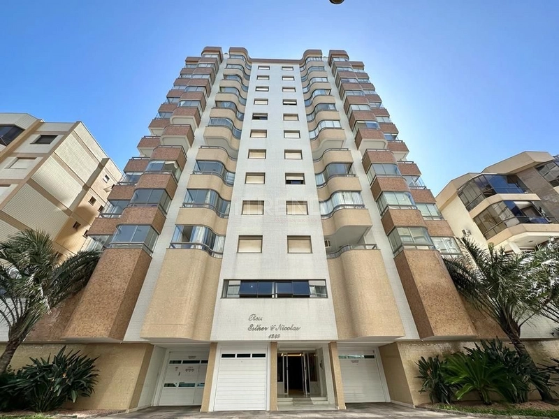 Amplo apartamento de frente perto do mar.: 1ª foto da galeria de imagens do imóvel