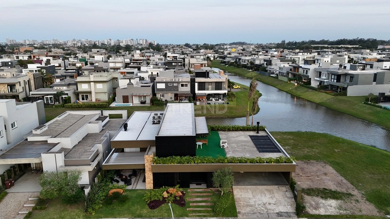 CONDOMÍNIO CAPÃO ILHAS RESORT MANSÃO EM 2 TERRENOS À VENDA: 2ª foto da galeria de imagens do imóvel