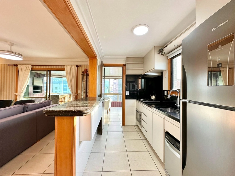 APARTAMENTO À VENDA COM VISTA ETERNA PARA MAR E PRAÇA - RARIDADE: 25ª foto da galeria de imagens do imóvel