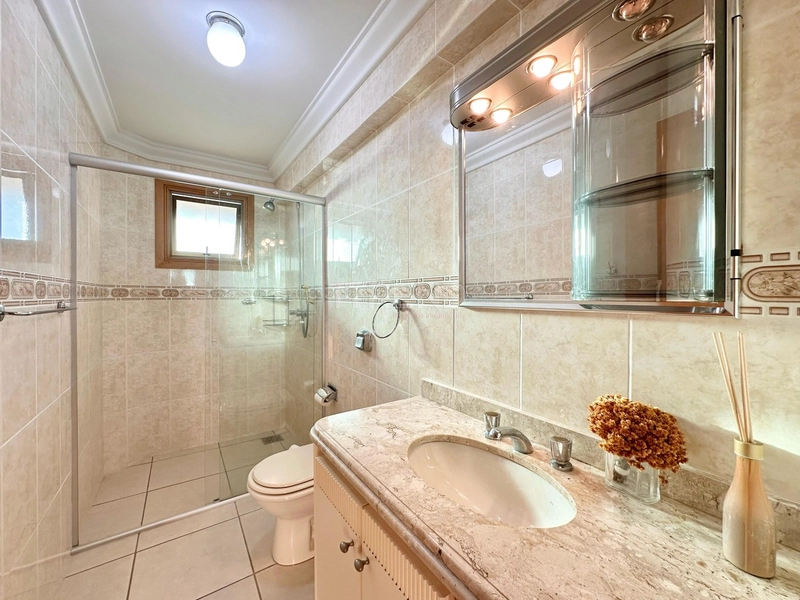 APARTAMENTO À VENDA COM VISTA ETERNA PARA MAR E PRAÇA - RARIDADE: 26ª foto da galeria de imagens do imóvel