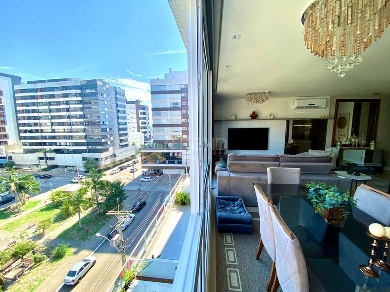 3 DORM. FINAMENTE MOBILIADO E DECORADO DE FRENTE PARA PRAÇA: 1ª foto da galeria de imagens do imóvel