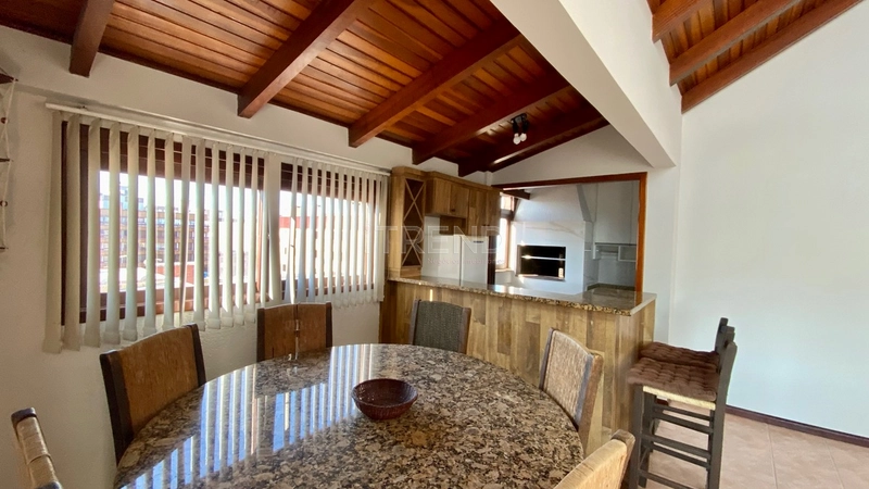 Duplex 4 dormitórios a uma quadra do mar: 4ª foto da galeria de imagens do imóvel