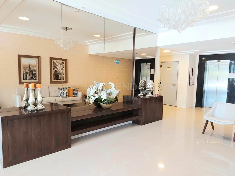 Mobiliado e Decorado - Em frente à Praça: 5ª foto da galeria de imagens do imóvel