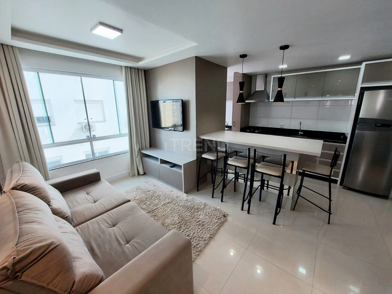 Mobiliado e Decorado - Em frente à Praça: 1ª foto da galeria de imagens do imóvel