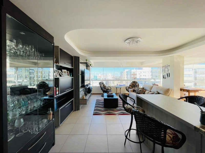 Edifício de esquina no Centro.