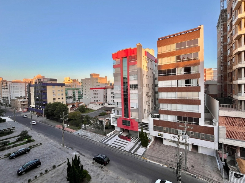 Sacada de Frente: 2ª foto da galeria de imagens do imóvel