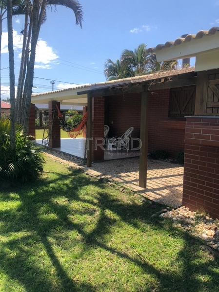 Belíssima casa fora de condomínio: 3ª foto da galeria de imagens do imóvel