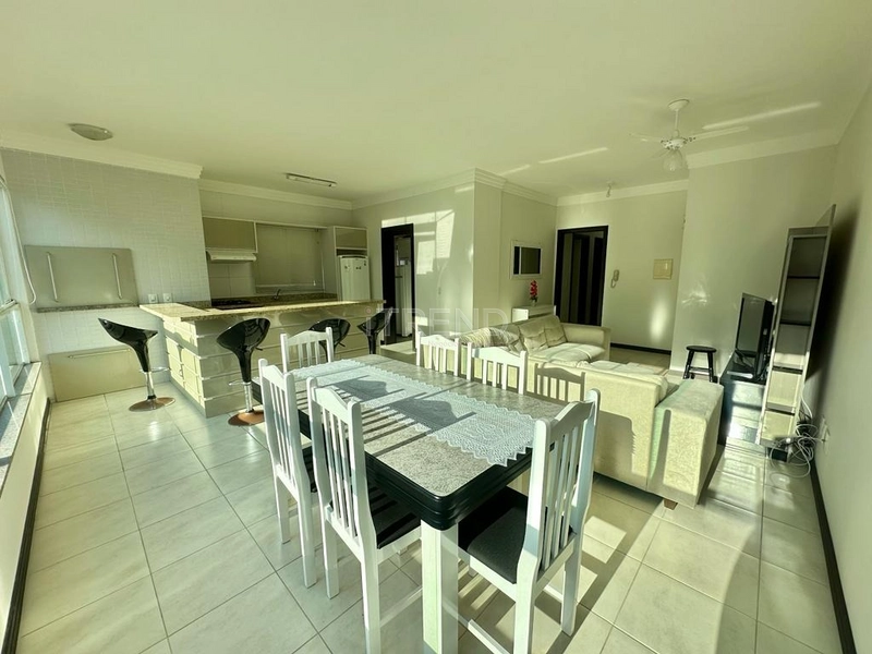 Amplo apartamento e bem iluminado