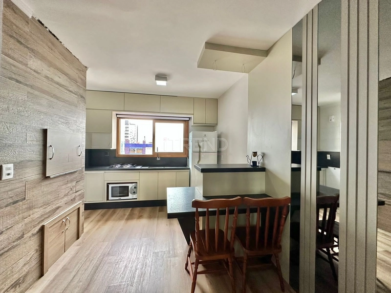 1 dormitório mobiliado e decorado no Centro: 2ª foto da galeria de imagens do imóvel