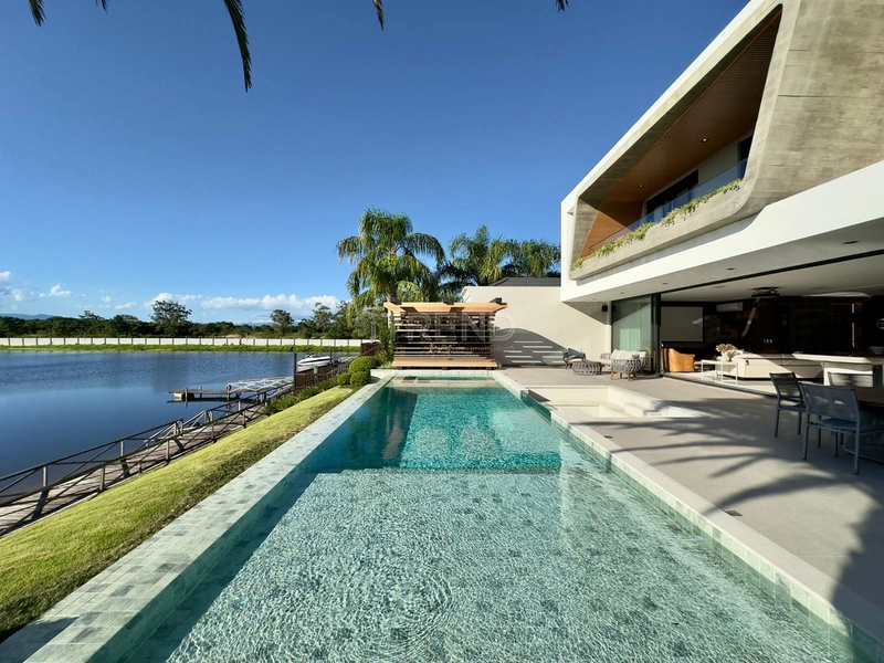 Luxuosa mansão na beira da Marina: 24ª foto da galeria de imagens do imóvel