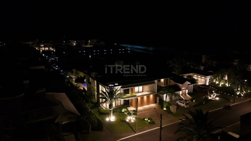 Luxuosa mansão na beira da Marina: 30ª foto da galeria de imagens do imóvel