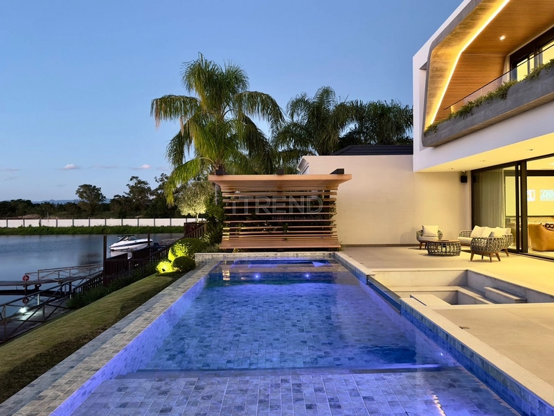 Luxuosa mansão na beira da Marina: 40ª foto da galeria de imagens do imóvel
