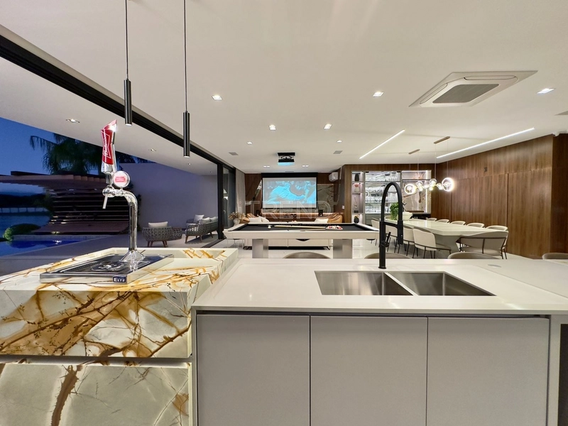 Luxuosa mansão na beira da Marina: 49ª foto da galeria de imagens do imóvel