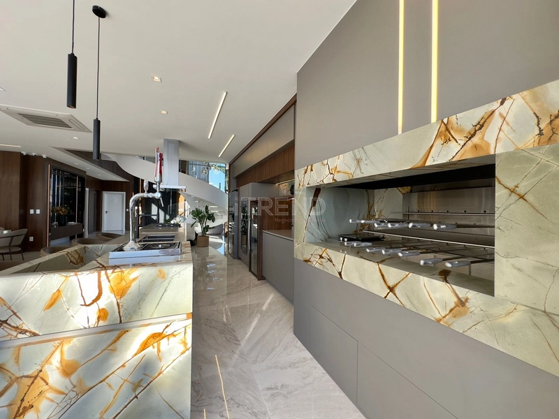 Luxuosa mansão na beira da Marina: 14ª foto da galeria de imagens do imóvel
