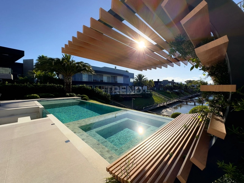 Luxuosa mansão na beira da Marina: 10ª foto da galeria de imagens do imóvel